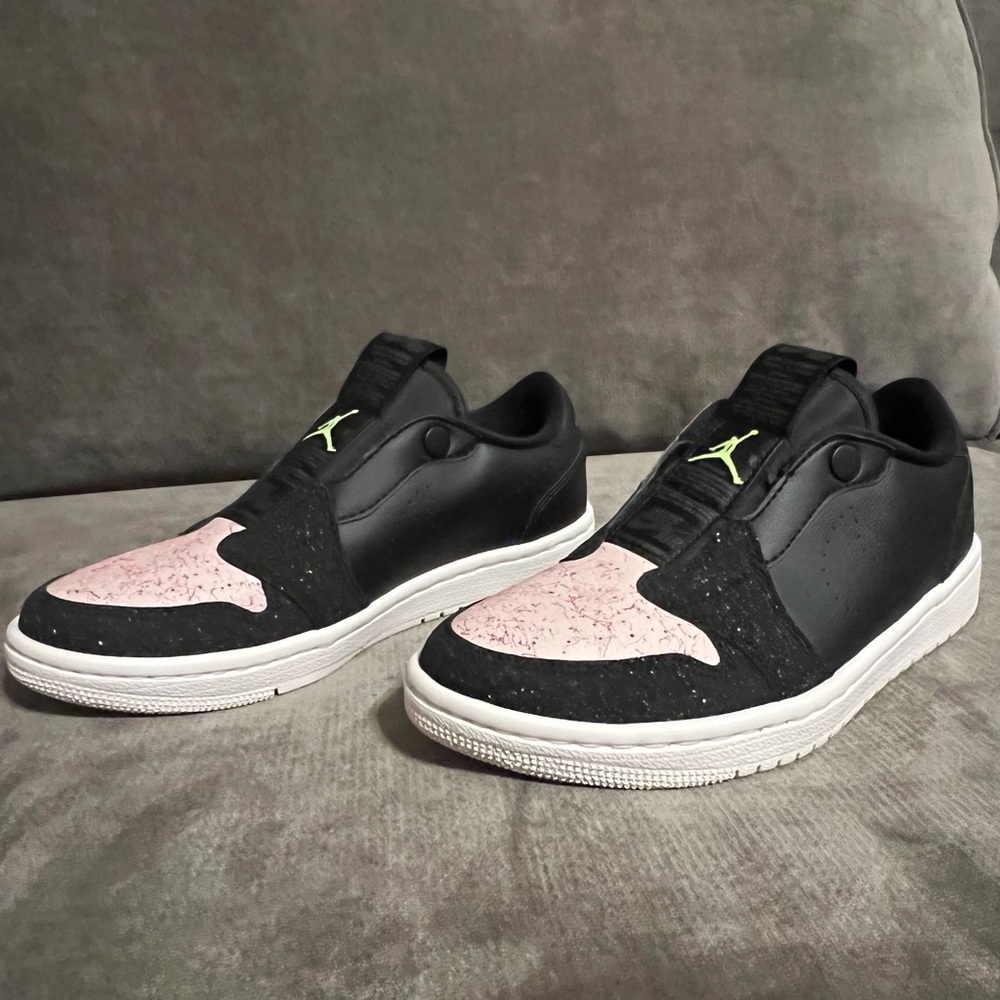 Nike Air Jordan 1 Low Slide - Youth 5.5 - New with out tags